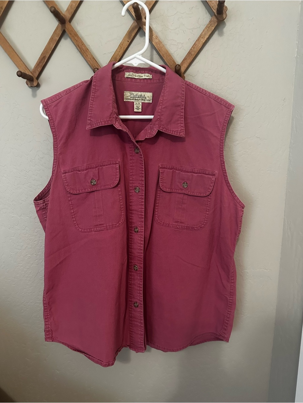Cabela's Sleeveless Button-Down Shirt in Raspberry